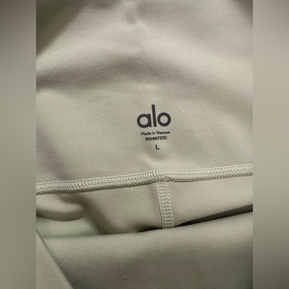 Alo Yoga High-Waist Biker Shorts 5” Inseam Iced Green Tea Size Large NWT - Picture 4 of 5